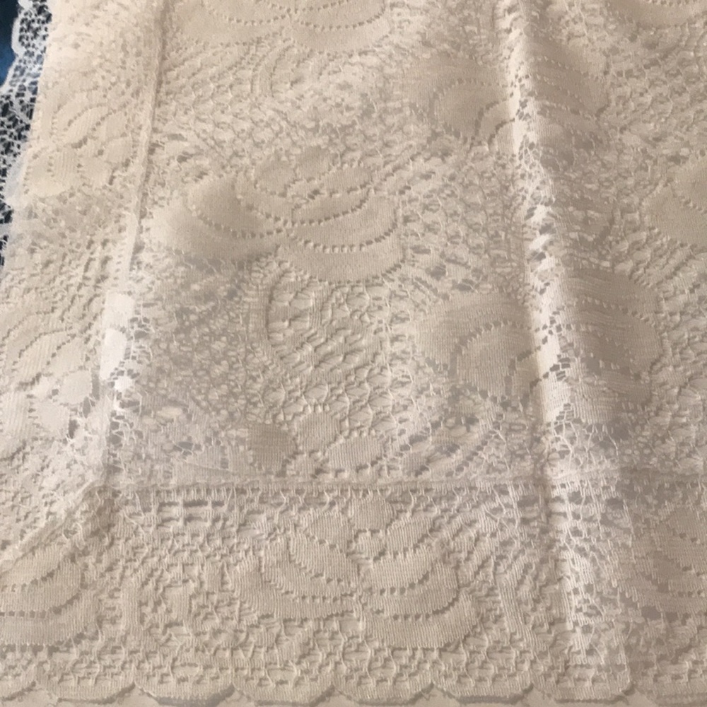 Table Runners/Mat Doilies Lace Set of three